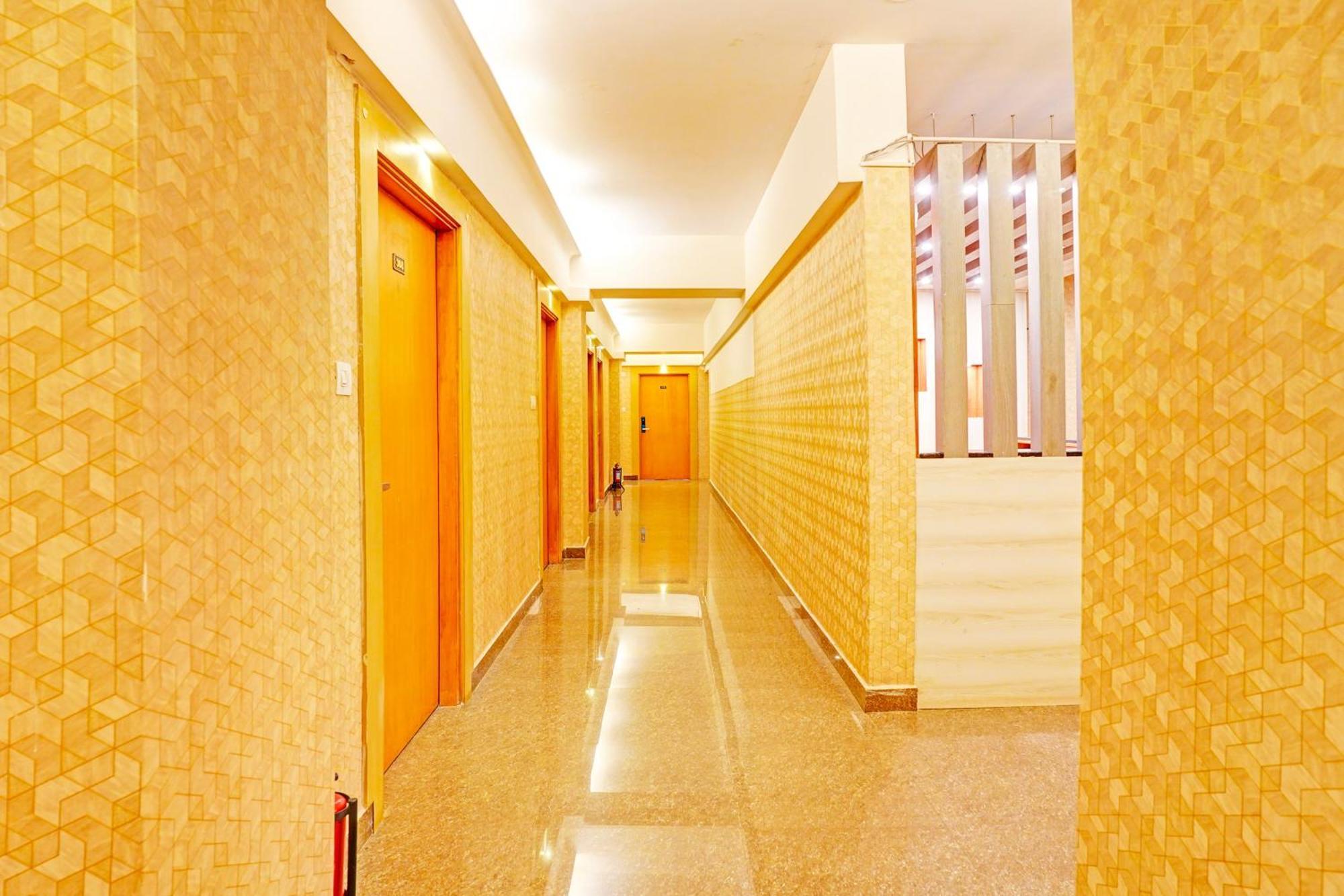 Kammasandra Super Townhouse Oak Electronic City Formerly Hotel Trubell מראה חיצוני תמונה